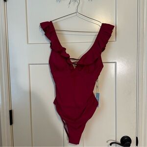 ❤️ NWT Cupshe size M one piece cranberry swimsuit